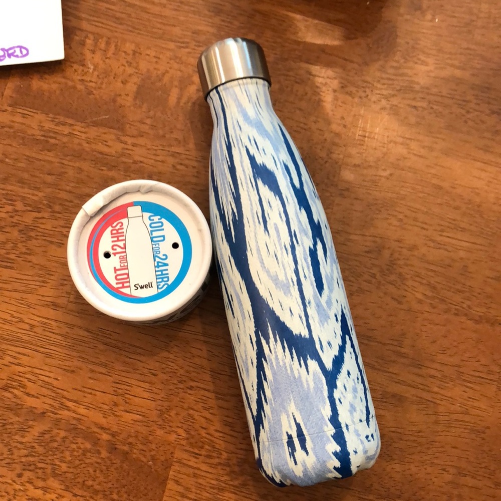 NWT Swell bottle in box